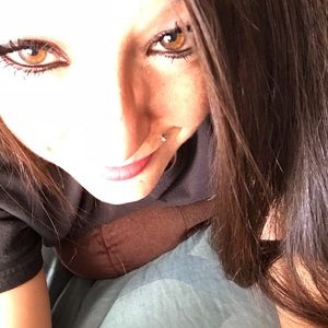 Meet your Posher, Crystal